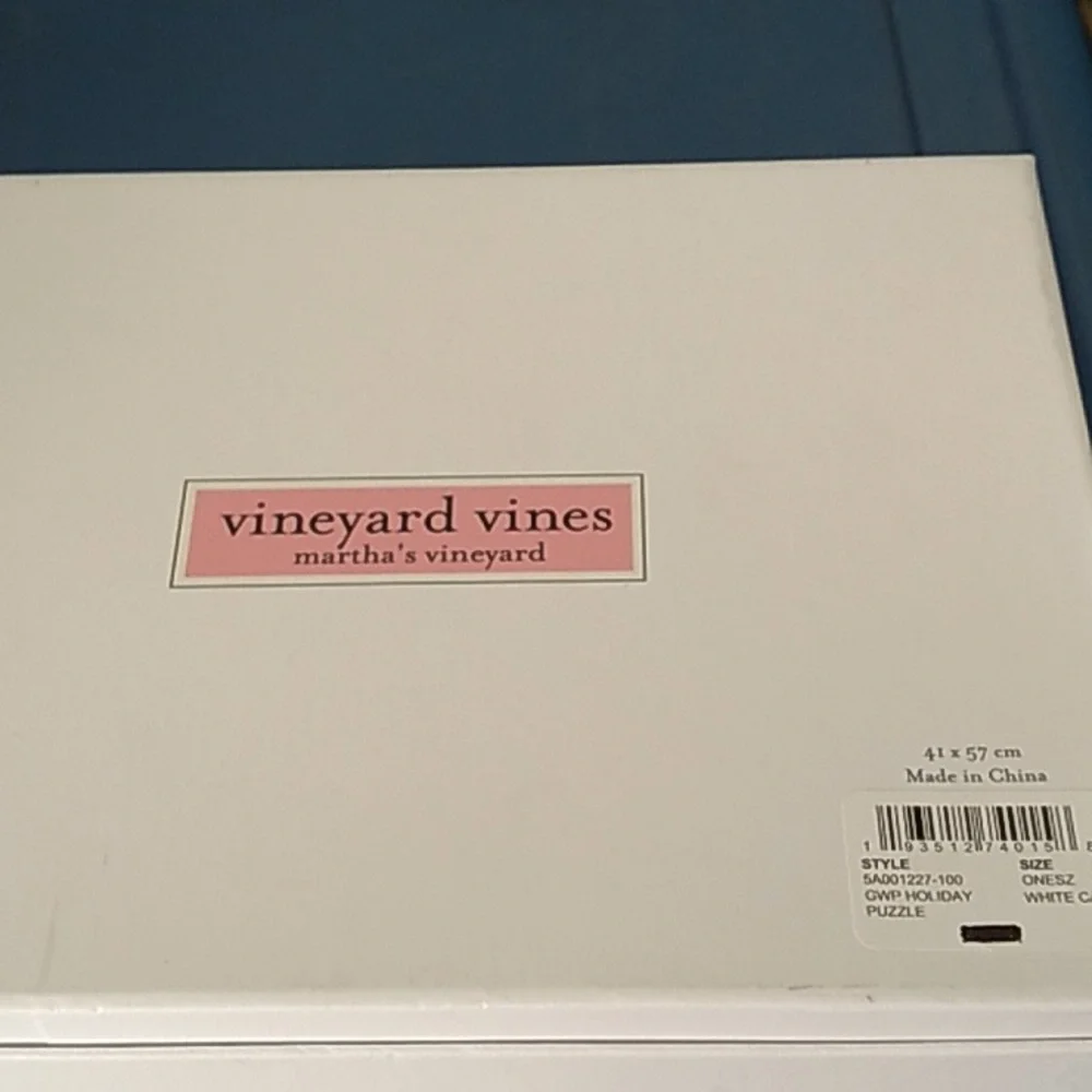 Vineyard Vines Christmas - 500 Piece Jigsaw Puzzle Santa Boat Reindeer - Picture 2 of 7